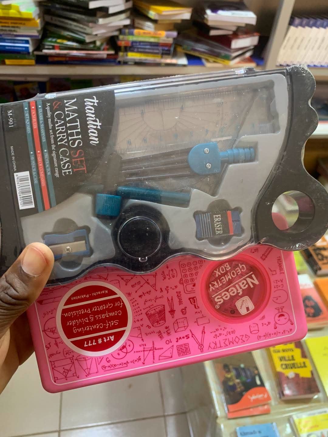 Fourniture scolaire disponible à la librairie